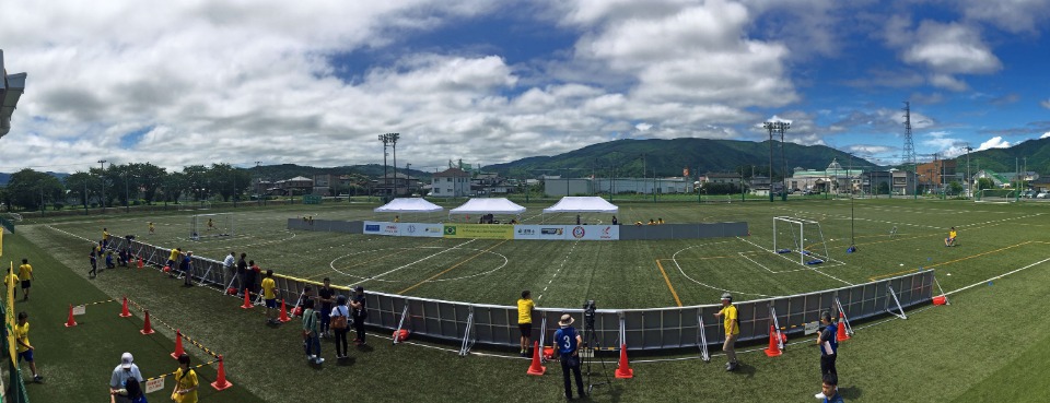 ブラインドサッカーのブラジル代表が7月、「ホストタウン」岩手県遠野市で事前合宿を敢行。7月15日には同市国体記念公園市民サッカー場で、日本代表とトレーニングマッチも実現